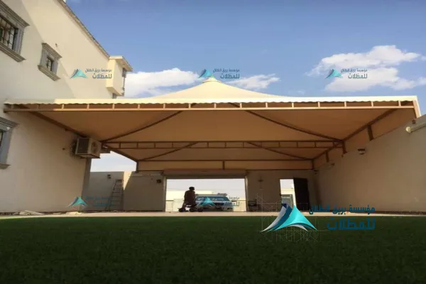 مظلات هرمية