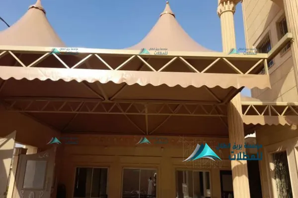 مظلات هرمية